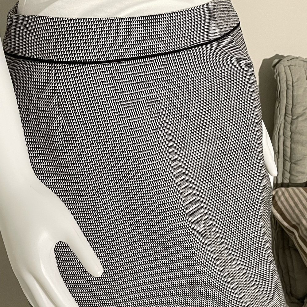 Beautiful skirt Boss woman. Wool.